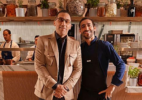 Imagem Secundária 1 - Nota Blu em Madrid e seus proprietários Zazur Belunis e Fabian Kangas.