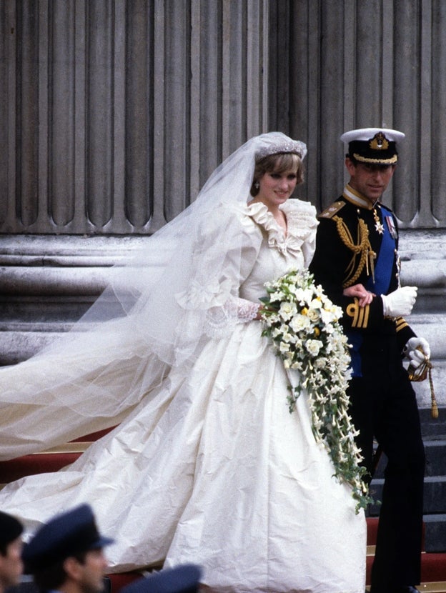 Diana de Gales y el Príncipe Carlos de Inglaterra durante su boda