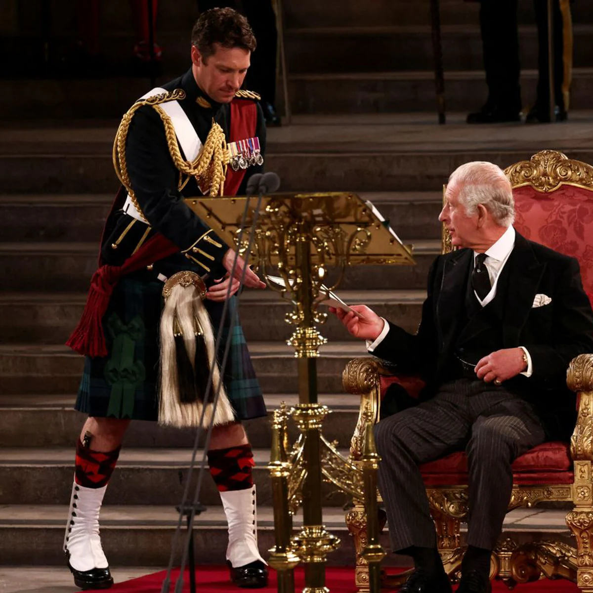¿Quién es 'Major Johnny', el atractivo guardaespaldas de Carlos III que acapara miradas?