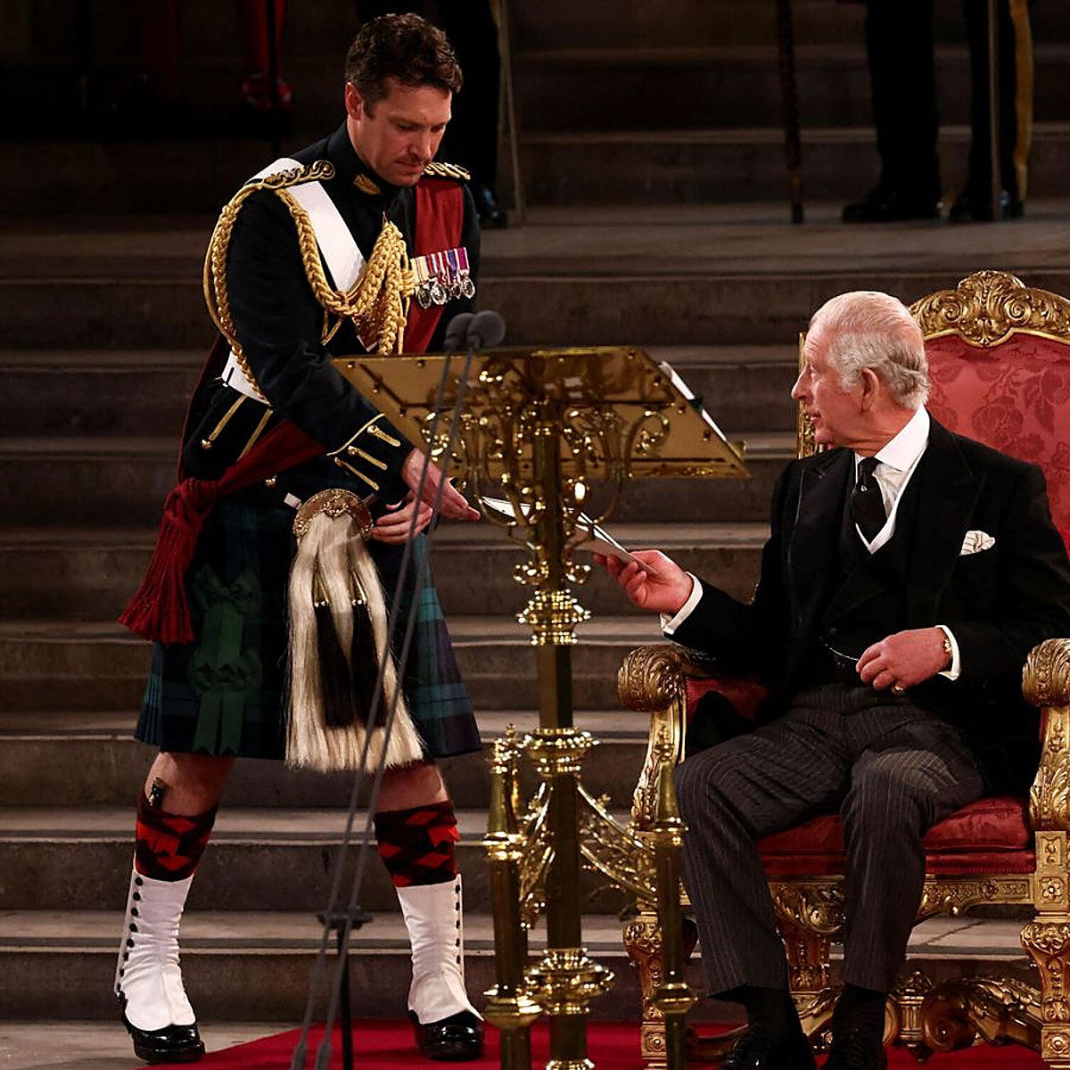 ¿Quién es 'Major Johnny', el atractivo guardaespaldas de Carlos III que acapara miradas?