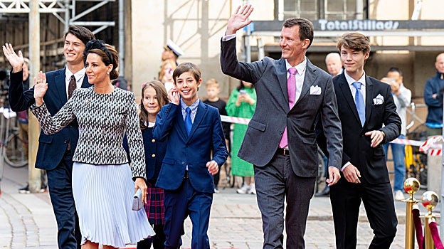 Joaquín de Dinamarca con sus cuatro hijos y su mujer Marie de Dinamarca