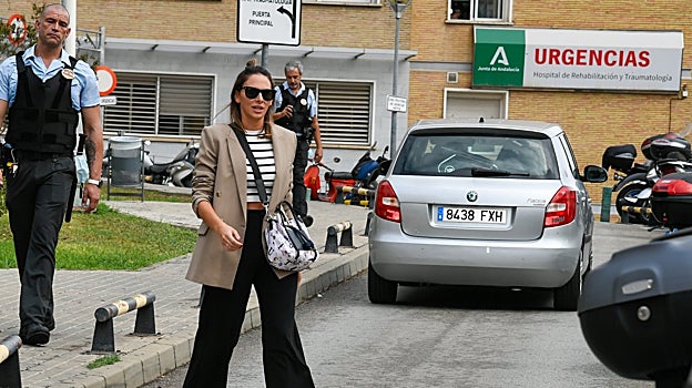 Irene Rosales no se ha separado de su marido en ningún momento