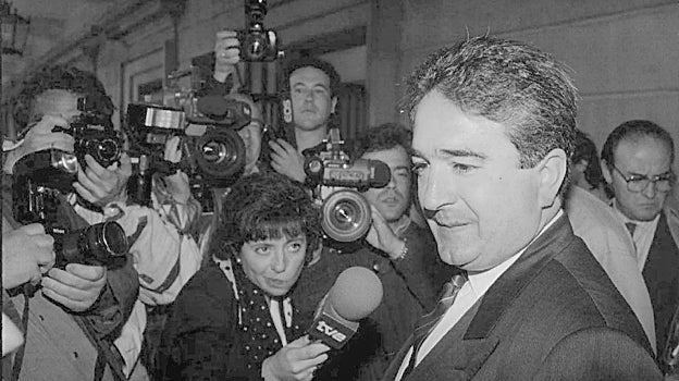 Bernardo Pantoja a su salida de los juzgados en 1996