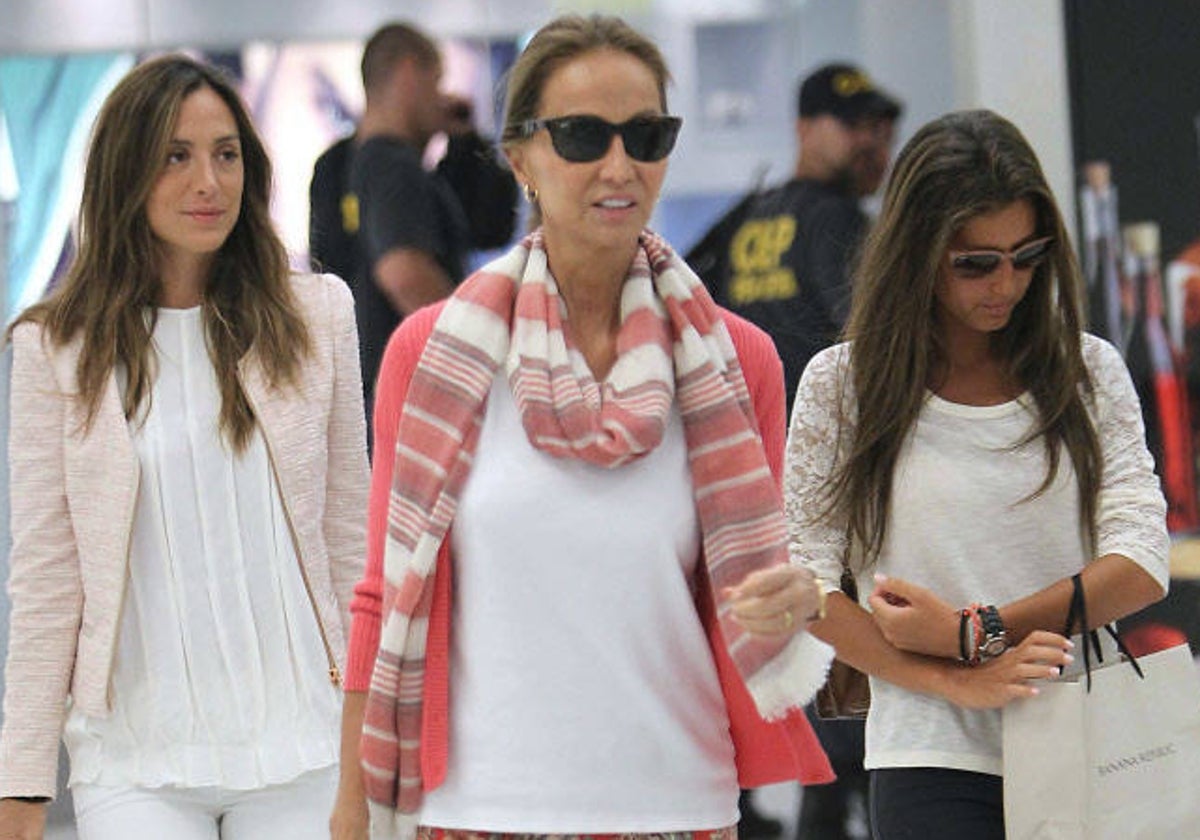 Isabel Preysler junto a sus hijas Ana y Tamara (imagen de archivo)