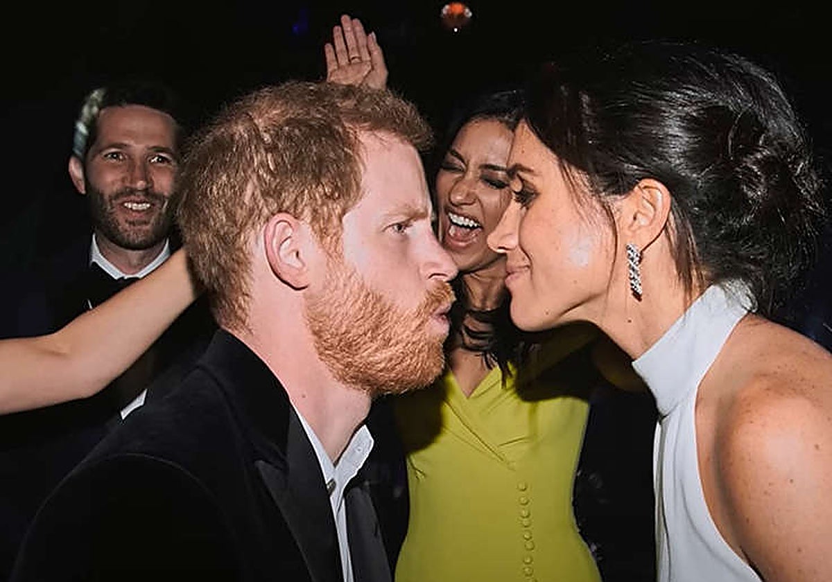 Harry y Meghan bailan muy cariñosos en su boda