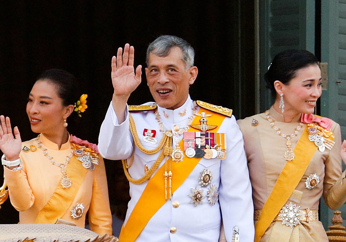 La princesa Bajrakitiyabha junto a sus padres