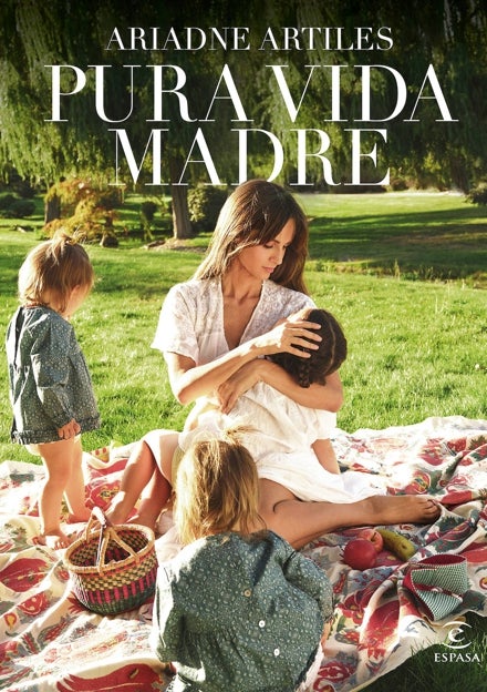 Portada del libro 'Pura vida madre' de Ariadne Artiles