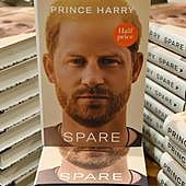 Harry habla sobre su pene «quemado» en el Polo Norte y cómo se lo curó con crema de Elisabeth Arden