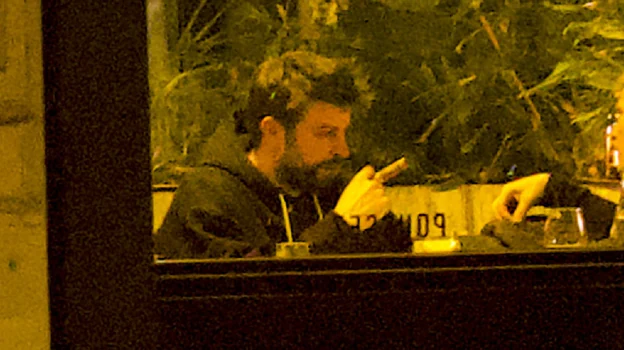 Gerard Piqué fumando un puro