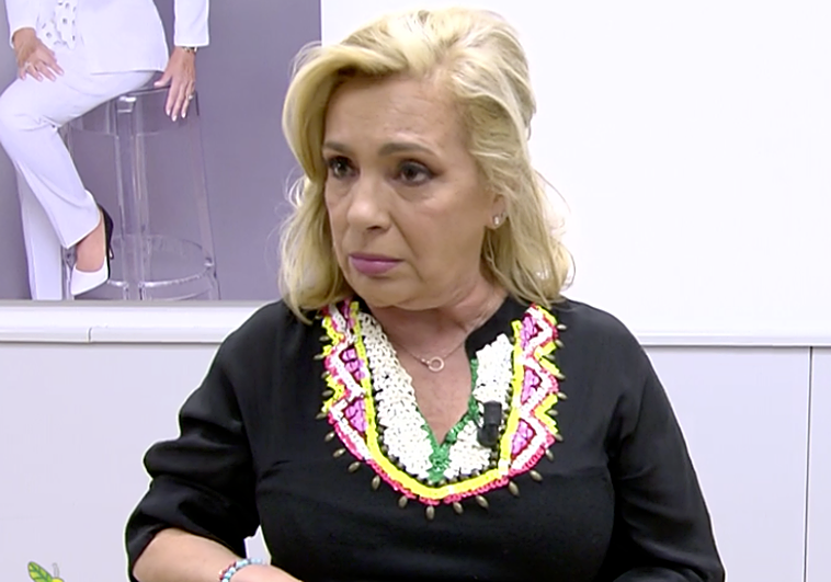 Carmen Borrego recibe en directo el primer regalo para su nieto