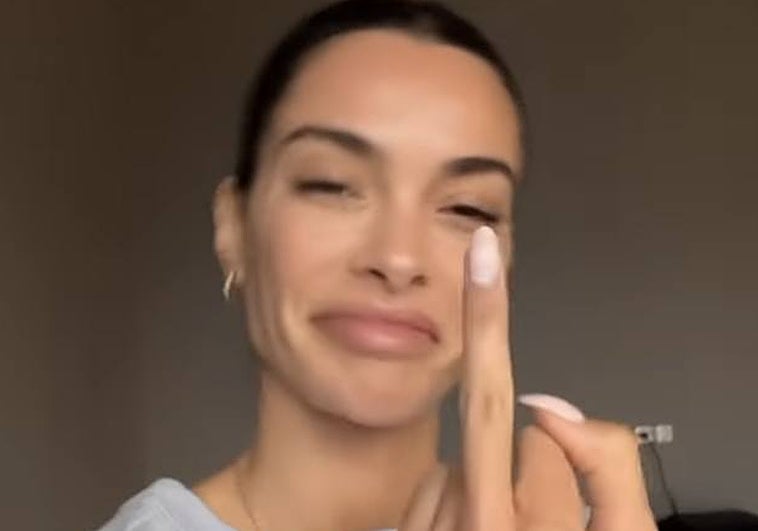 Joana Sanz, mujer de Dani Alves, defiende su peineta a golpe de comunicado