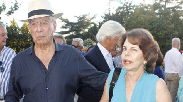 El matrimonio Vargas Llosa en 2014