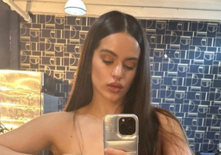 El selfie de Rosalía sin ropa, parte de los domingos favoritos de la cantante