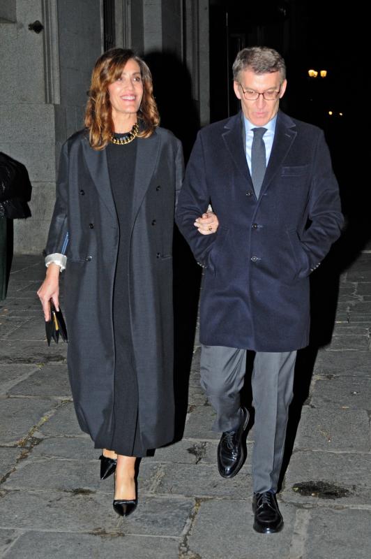 Alberto Núñez-Feijóo y Eva Cárdenas a su salida del Teatro Real