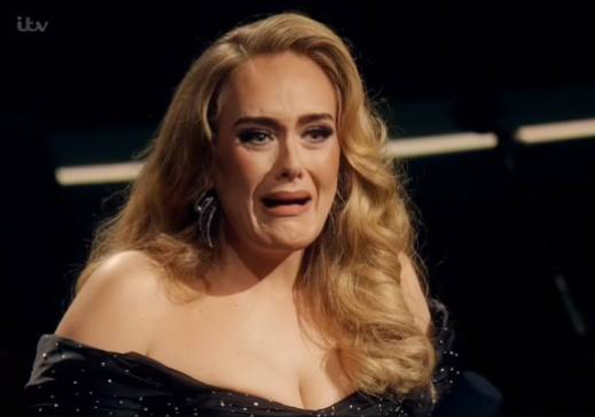 Adele, rompe a llorar en pleno concierto con la tierna historia de uno de  sus fans