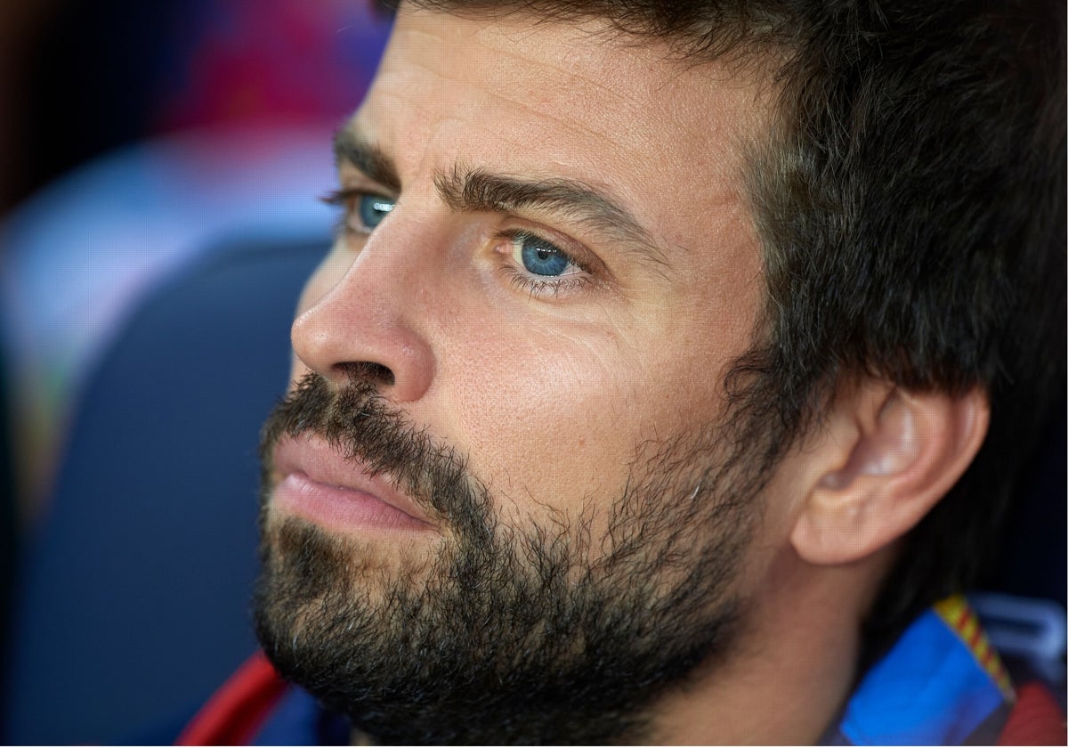 Gerard Piqué en el banquillo