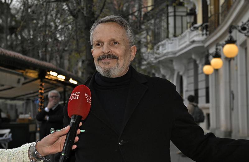 El artista español Miguel Bosé tuvo dos hijos por gestación subrogada, los hermanos Diego y Tadeo.