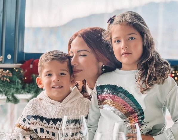 La televisiva Tamara Gorro, en la imagen con sus dos hijos que tuvo con el futbolista Ezequiel Garay, tuvo a Sheila, la mayor, por gestación subrogada en 2015. Por todo ello, la que también es 'influencer' trató de visibilizar siempre esta posibilidad.