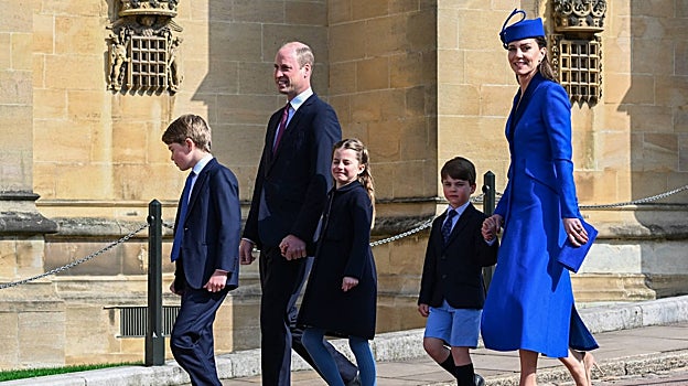 Los Príncipes de Gales junto a sus tres hijos