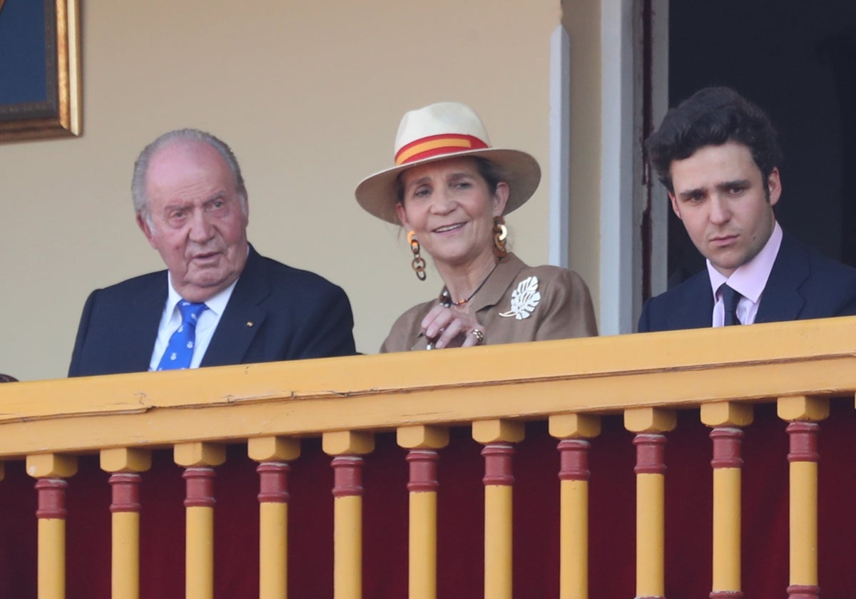 El Rey Don Juan Carlos, la Infanta Elena y Froilán