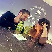 La cita de Macarena Olona con un músico «republicano, feminista y antifascista» que la llamó subnormal