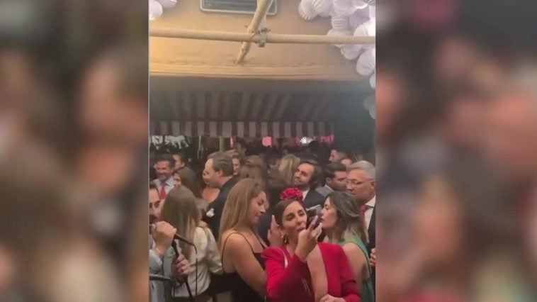 Anabel Pantoja sigue disfrutando de la Feria de Sevilla ajena a cualquier polémica