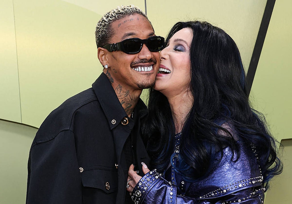 Cher rompe su noviazgo con Alexander Edwards, 40 años menor que ella