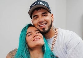 Karol G y Anuel AA: de su turbulenta historia de amor a los dardos sexuales de su última canción