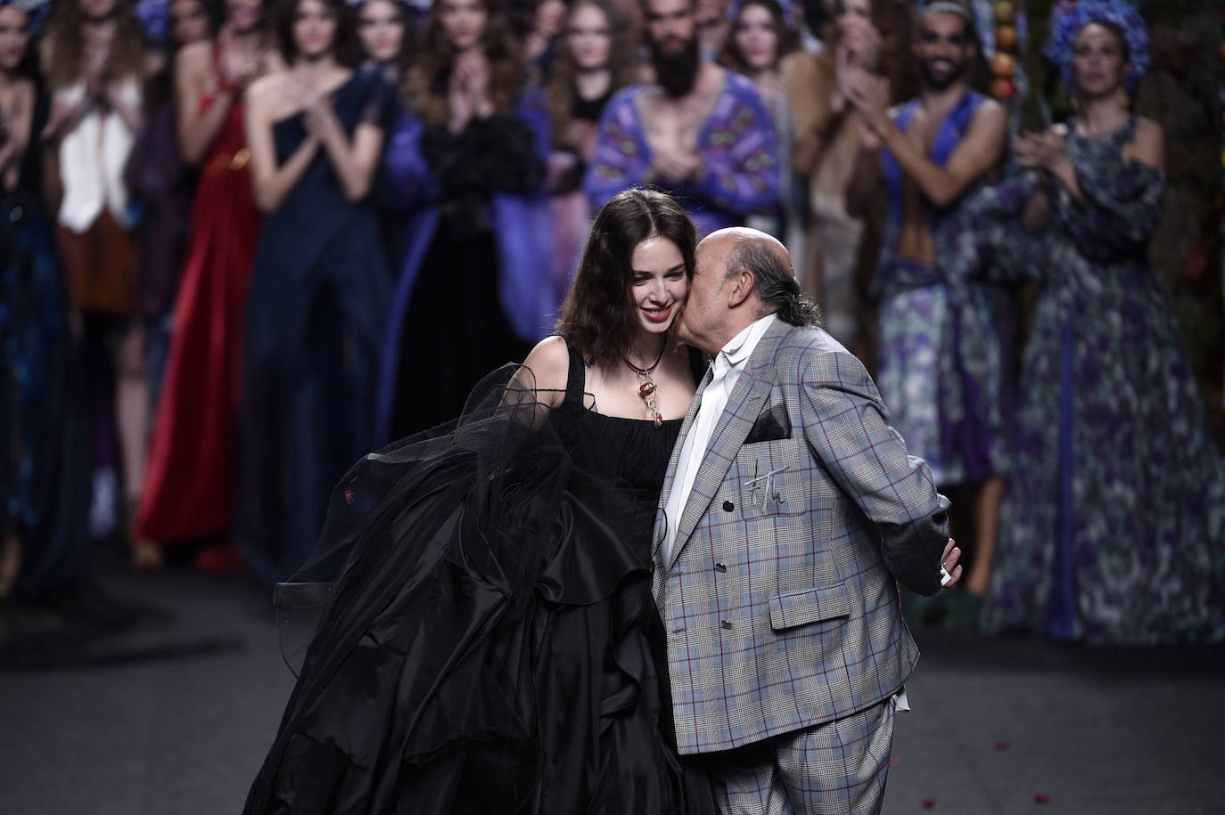 Palito Dominguín junto al diseñador