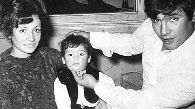 Secun junto a sus padres