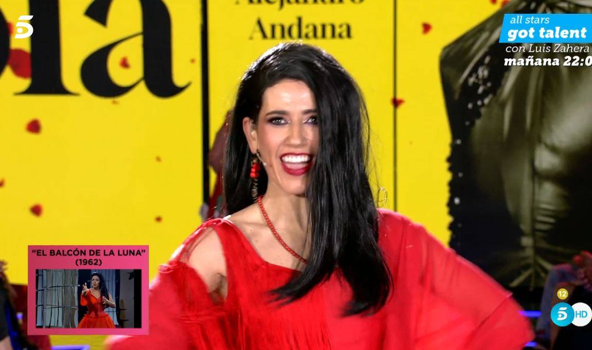 Nuria Marín en el desfile Lola de España: con recreaciones inspiradas en las películas más recordadas de Lola Flores de las décadas de los 50 y los 60