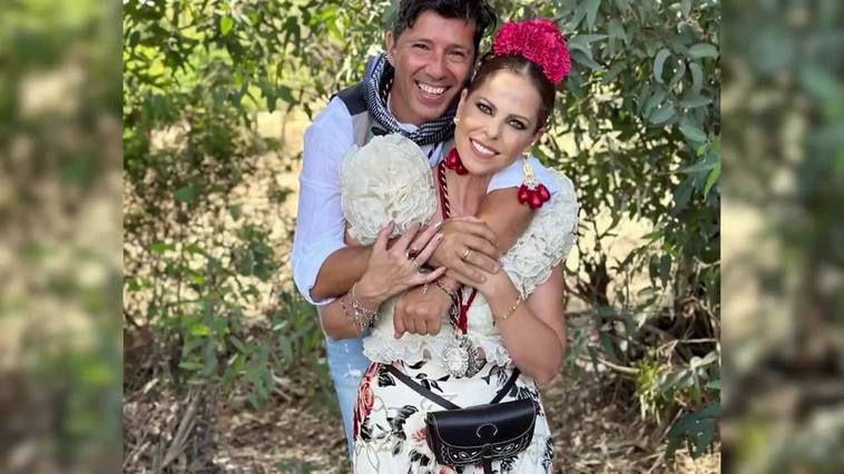 Pastora Soler hace el camino a El Rocío junto a su marido, Francis Viñolo, y su hija