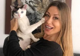 Verónica Romero : «Mi gata June me ayuda a hacer la cama y a deshacerla»