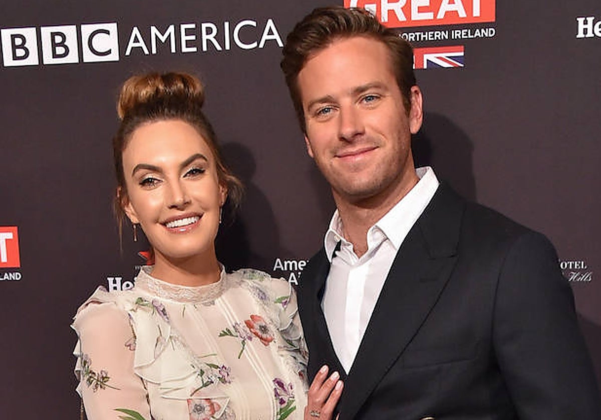 Armie Hammer junto a su mujer Elizabeth