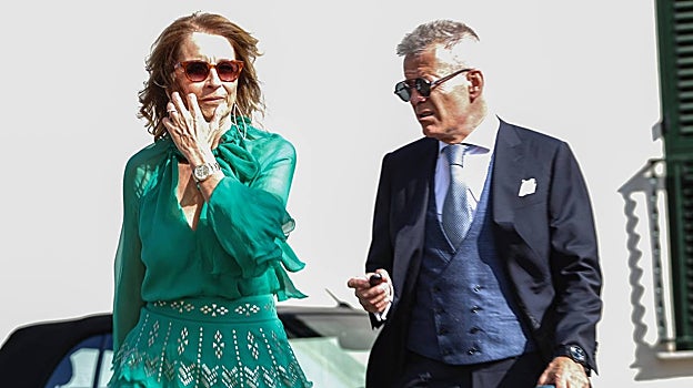 Los padres de Piqué llegando a la ceremonia