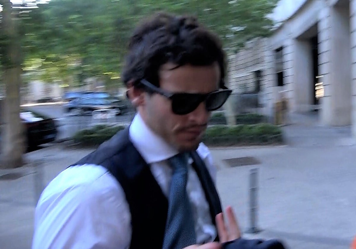 Íñigo Onieva, en su regreso al hotel Ritz de Madrid tras darse finalmente el 'sí, quiero' con Tamara Falcó