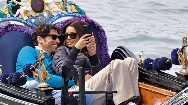 Cayetano Rivera y María Cerqueira, en su viaje a Venecia, en abril de 2023