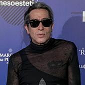 La comparación de Mario Vaquerizo con Bowie por el 23J: «A él no le preguntaría si está contento con la elección de Churchill»