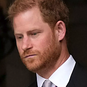 El príncipe Harry, sobrepasado: nuevo varapalo judicial, crisis matrimonial y su reputación por los suelos