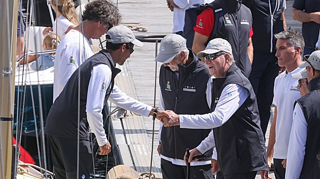 El Rey Juan Carlos en el puerto de Sangenjo