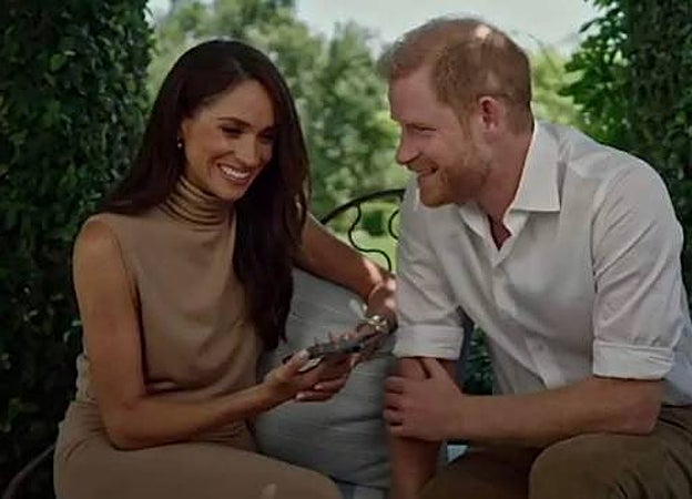 Meghan Markle y el príncipe Harry en su reciente aparición a través de un vídeo para apoyar a los jóvenes que buscan cambiar el mundo
