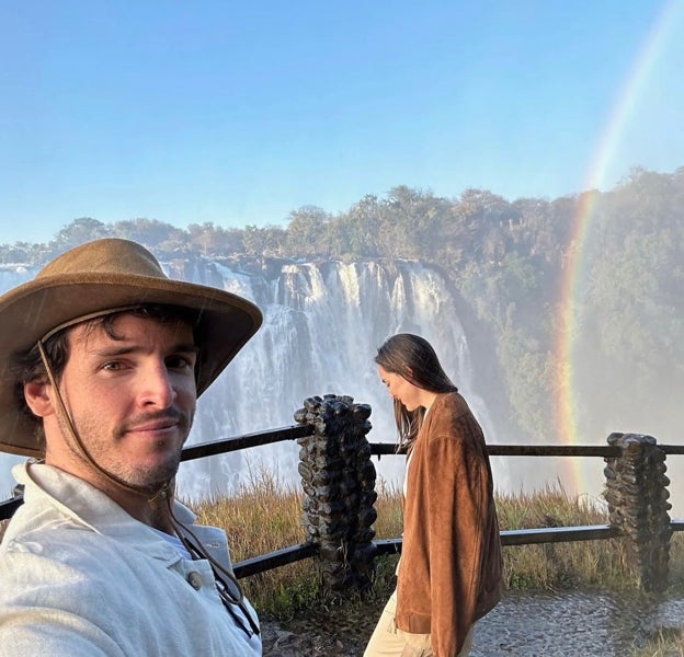 Tamara Falcó e Íñigo Onieva disfrutando de un arcoíris en las Cataratas Victoria