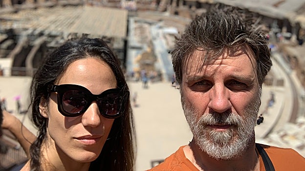 Laia y Armando en el Coliseo de Roma