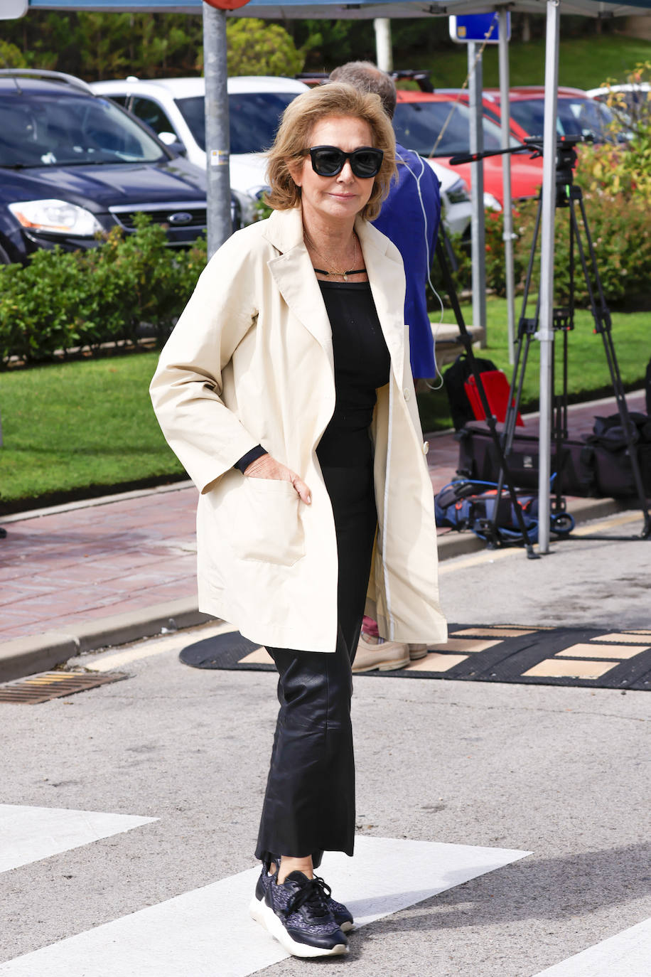 Ana Rosa Quintana llegando al tanatorio