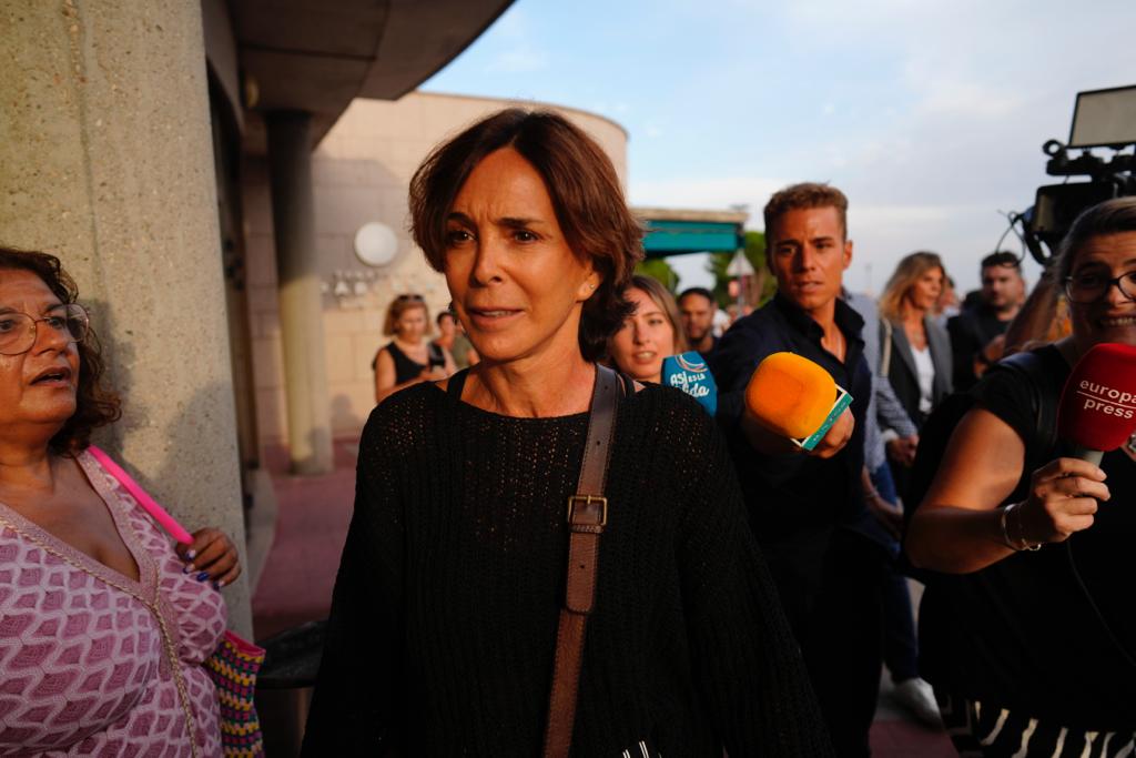 Lydia Bosch acudió por la tarde al tanatorio