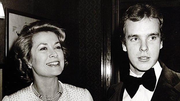 Grace Kelly con su hijo el príncipe Alberto en 1980