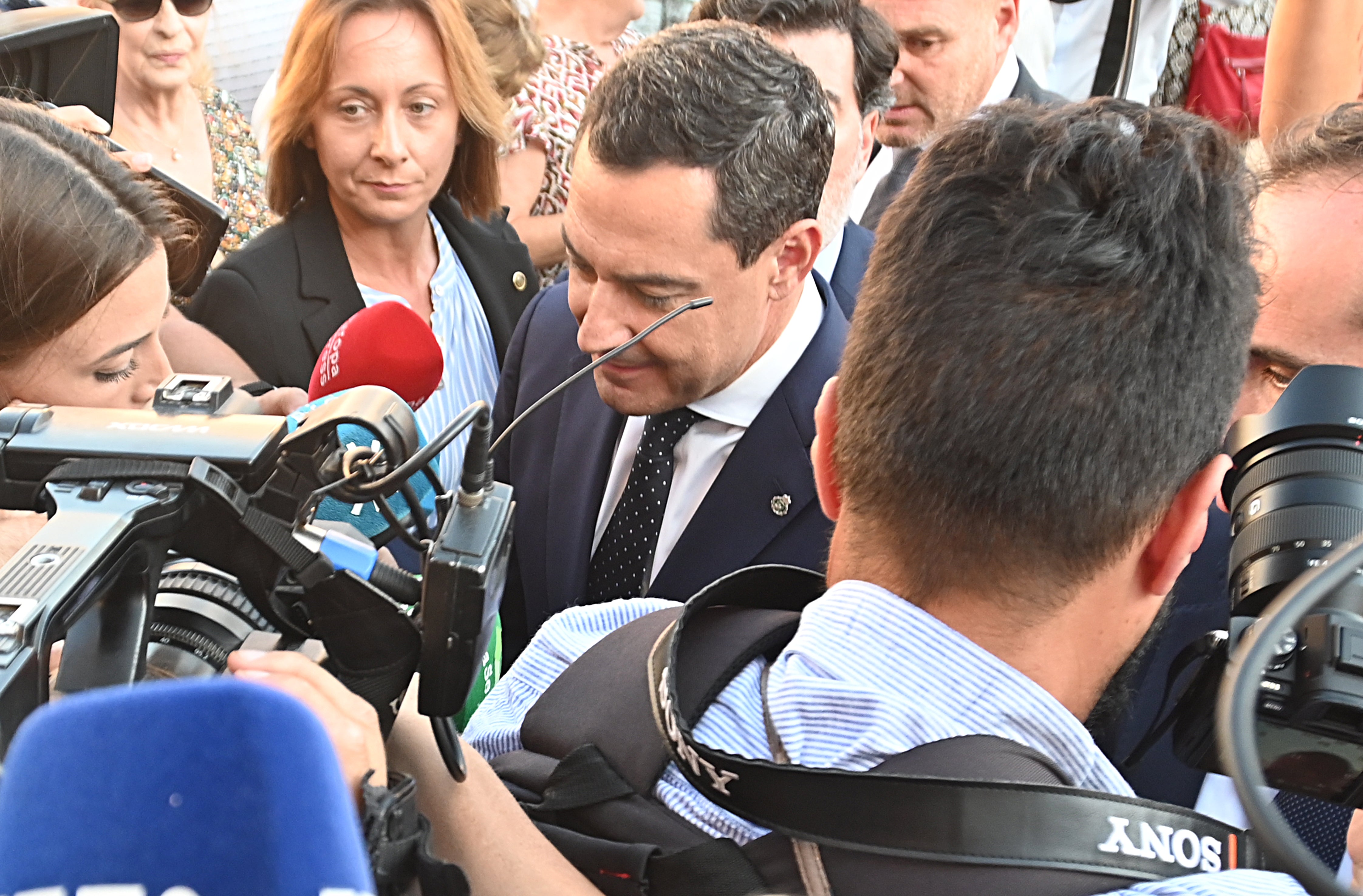 Juanma Moreno, presidente de la Junta de Andalucía, en el funeral de María Teresa Campos en Málaga