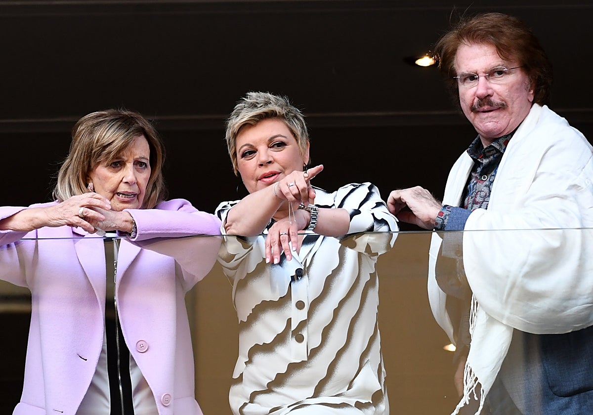 María Teresa Campos, Terelu Campos y Edmundo Arrocet en la Semana Santa de Málaga en 2019