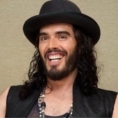 Russell Brand bromea sobre violar a una mujer y tener relaciones sexuales con niños