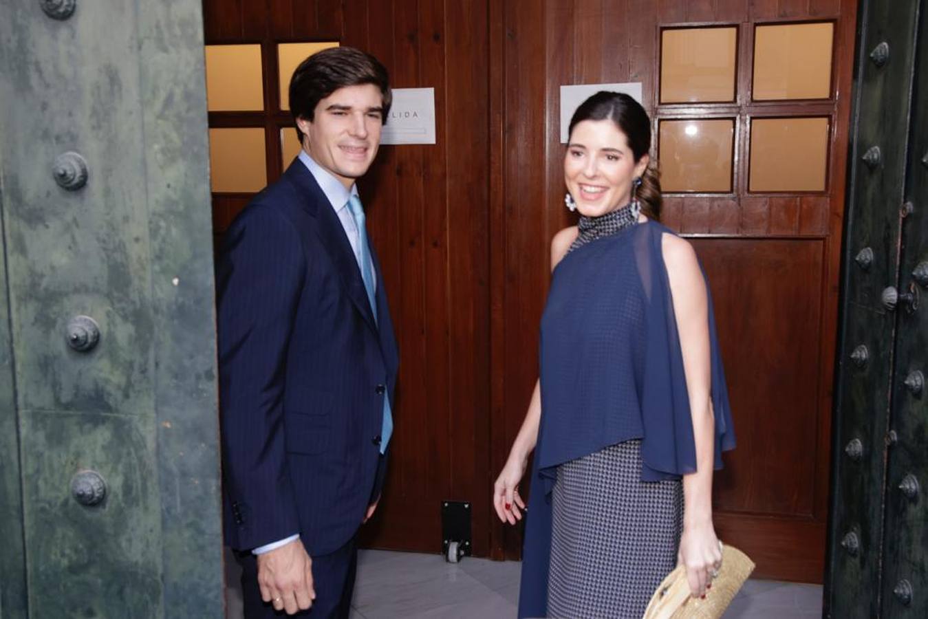 Carlos Fitz-James Stuart y Belén Corsini, a las puertas de la parroquia de San Román